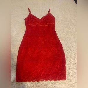 GUESS mini body con red dress